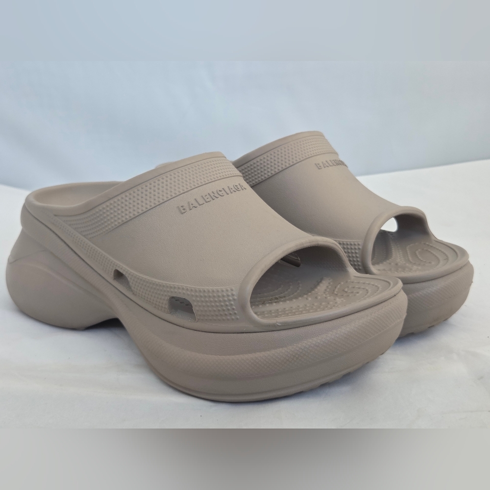 Balenciaga Pool Croc Slide size 38